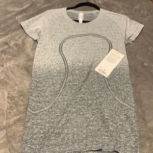 Lululemon womans short sleeve top